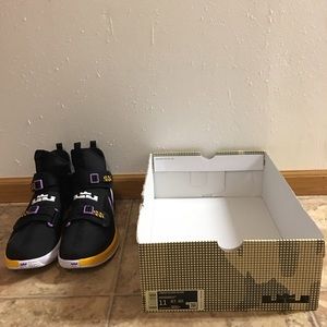 Nike Men’s LeBron Soldier XIII Basketball Shoes